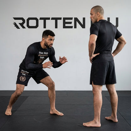 The lion doesn't tap   — Rashguard