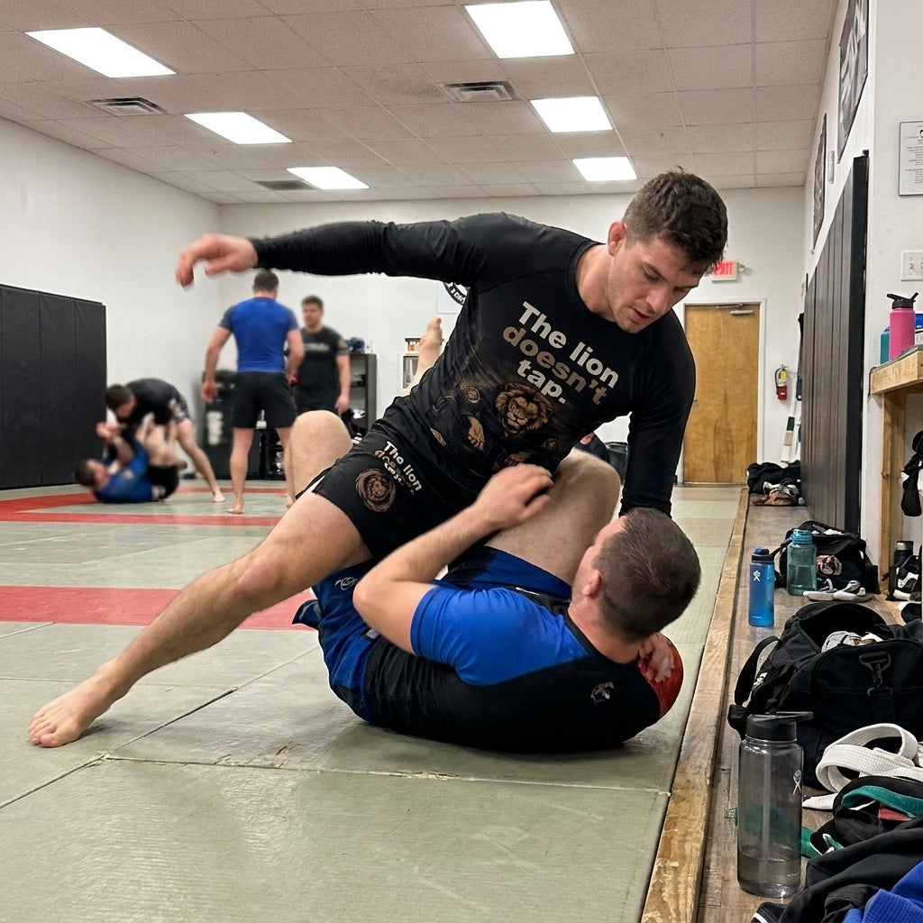 The lion doesn't tap   — Rashguard